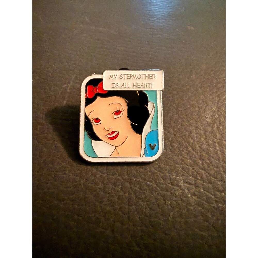 2007 Disney Parks Hidden Mickey "Quotes by a Princess" Snow White enamel pin
